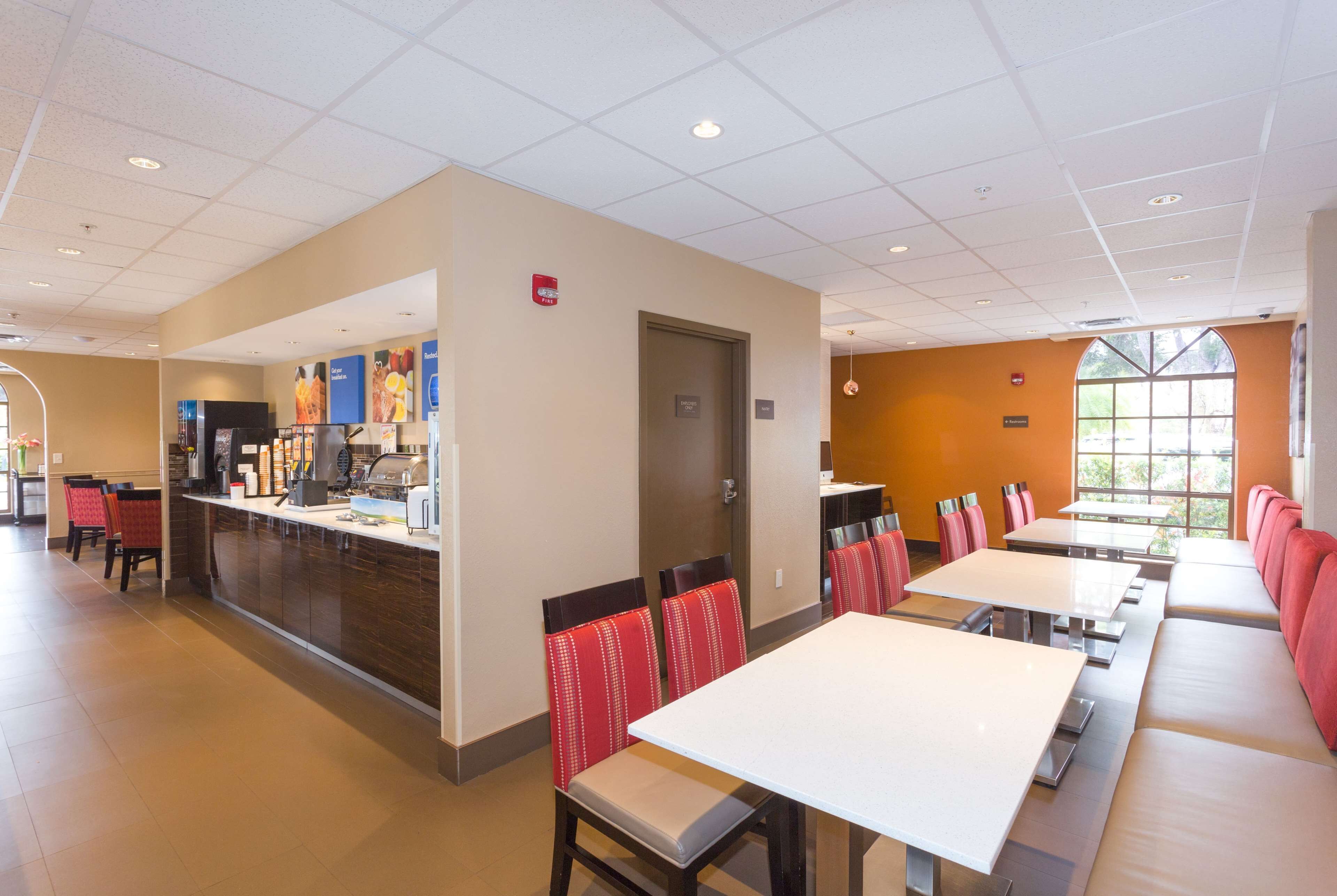 free daily continental breakfast