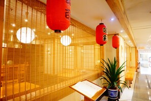 3 restaurants, breakfast, lunch, dinner served; Chinese cuisine