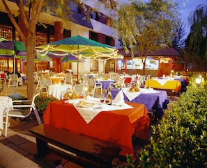 3 restaurants, breakfast, lunch, dinner served; Chinese cuisine
