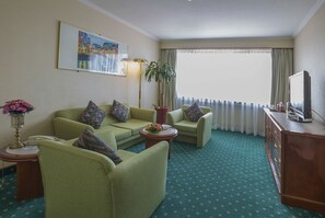 Suite – business | Sengetøy av topp kvalitet, minibar, safe på rommet og skrivebord