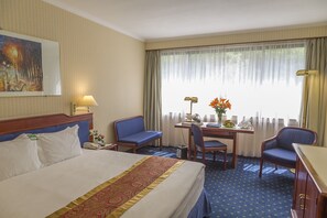 Rom – superior | Sengetøy av topp kvalitet, minibar, safe på rommet og skrivebord