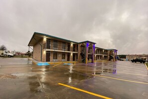 Exterior - Days Inn by Wyndham Forest (Forest)