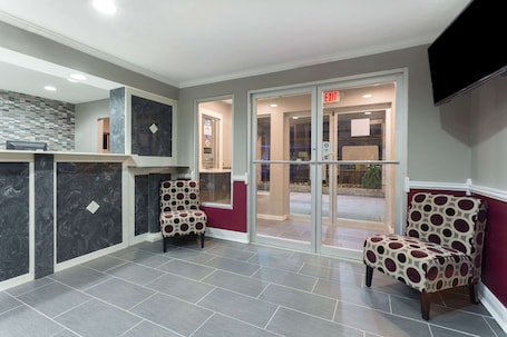 Lobby. Days Inn by Wyndham Forest