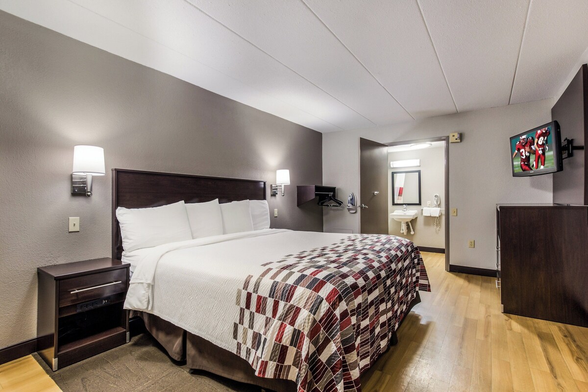 In-room safe, desk, laptop workspace, blackout drapes