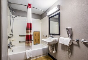 Superior Room, 1 King Bed, Accessible (Smoke Free) | Bathroom
