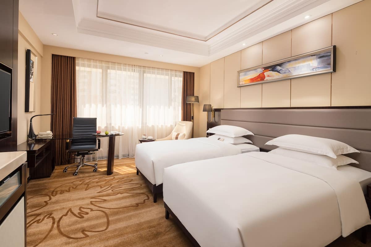 Business Twin kamer | Luxe beddengoed, donzen dekbedden, een minibar, een kluis op de kamer