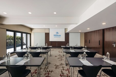 Hilton Singapore Orchard - Image 25