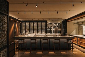 5 restaurants; breakfast, lunch, dinner and brunch served  - Hilton Singapore Orchard (Singapore)