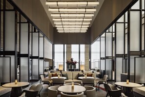 5 restaurants; breakfast, lunch, dinner, and brunch served - Hilton Singapore Orchard (Singapore)