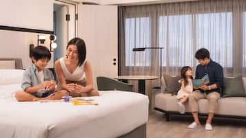 ファミリー ルーム ベッド (複数台) | 1 室のベッドルーム、ミニバー、セーフティボックス (室内)、デスク