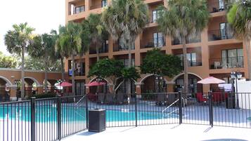 Piscina interna, piscina externa