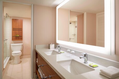 Delta Hotels by Marriott Toronto Airport Conference Centre - Image 22
