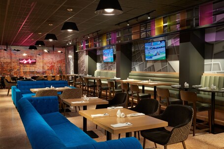 Delta Hotels by Marriott Toronto Airport Conference Centre - Image 41