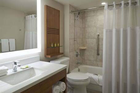Delta Hotels by Marriott Toronto Airport Conference Centre - Image 6