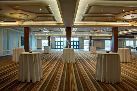Delta Hotels by Marriott Toronto Airport Conference Centre - Image 10