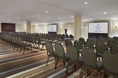 Delta Hotels by Marriott Toronto Airport Conference Centre - Image 31