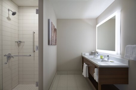 Delta Hotels by Marriott Toronto Airport Conference Centre - Image 60