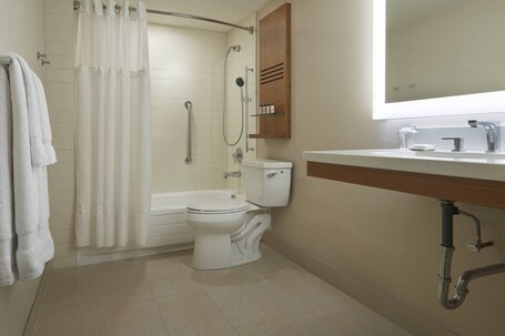 Delta Hotels by Marriott Toronto Airport Conference Centre - Image 24