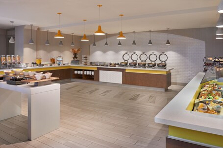 Delta Hotels by Marriott Toronto Airport Conference Centre - Image 17