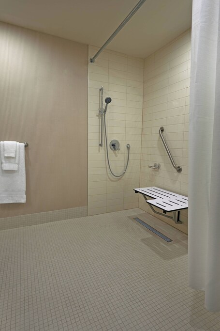 Delta Hotels by Marriott Toronto Airport Conference Centre - Image 62