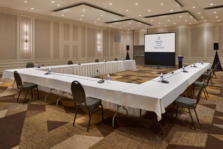 Delta Hotels by Marriott Toronto Airport Conference Centre - Image 28