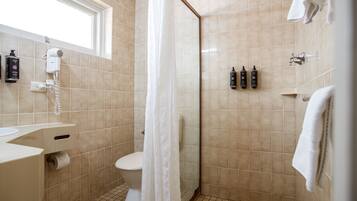 Deluxe Queen & Single | Bathroom | Shower, eco-friendly toiletries, hair dryer, towels