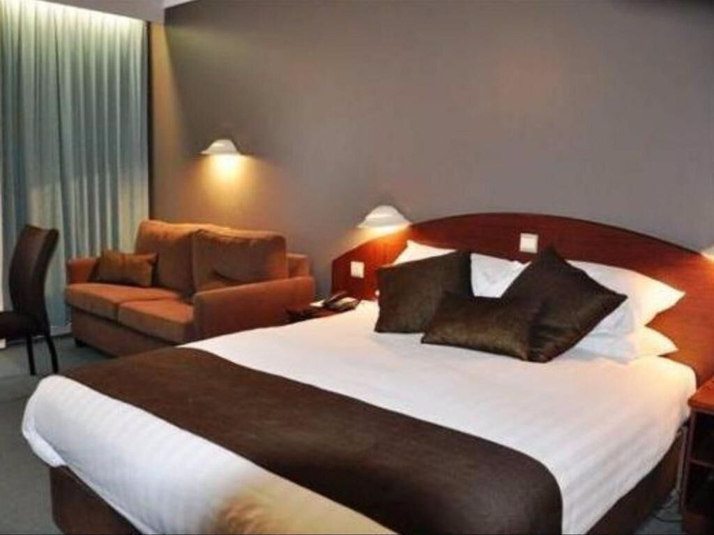 Minibar, iron/ironing board, free WiFi, bed sheets