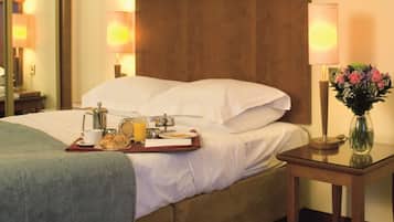 Hypo-allergenic bedding, desk, iron/ironing board, free WiFi