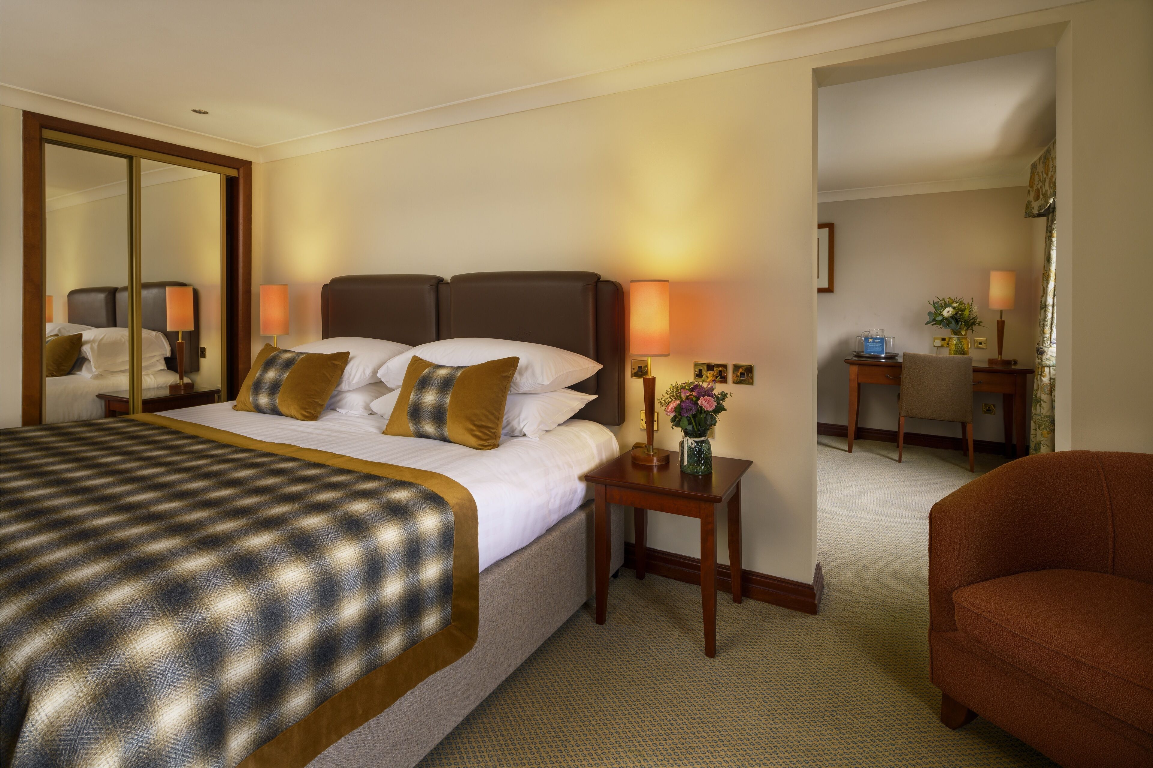 Hypo-allergenic bedding, desk, iron/ironing board, free WiFi