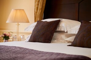 Hypo-allergenic bedding, desk, iron/ironing board, free WiFi