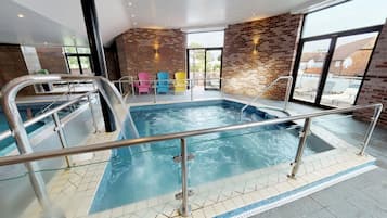 Indoor pool, pool loungers