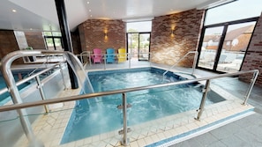 Indoor pool, sun loungers