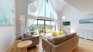 Penthouse, 3 Bedrooms | Individually decorated, individually furnished, iron/ironing board