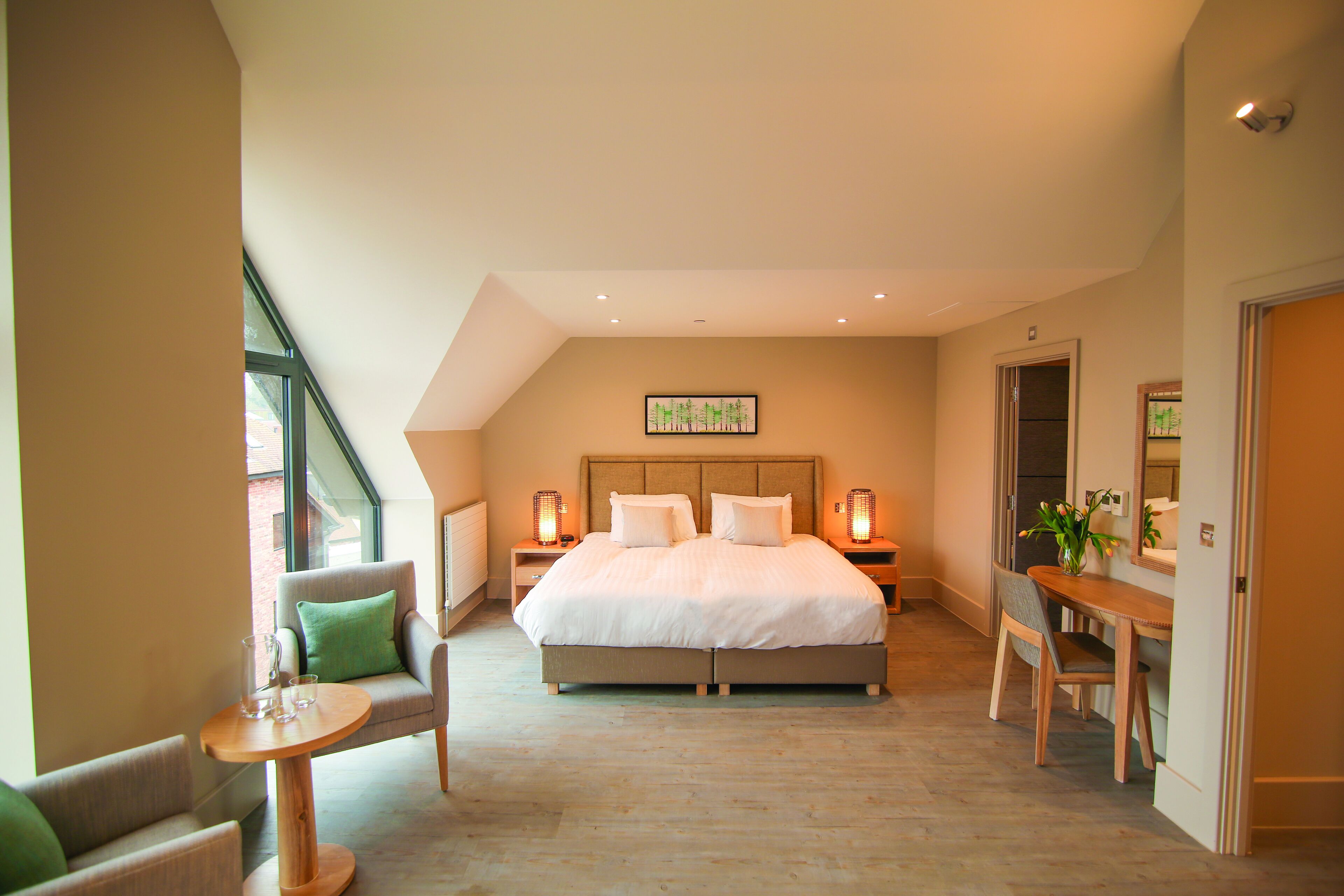 1 bedroom, individually decorated, individually furnished