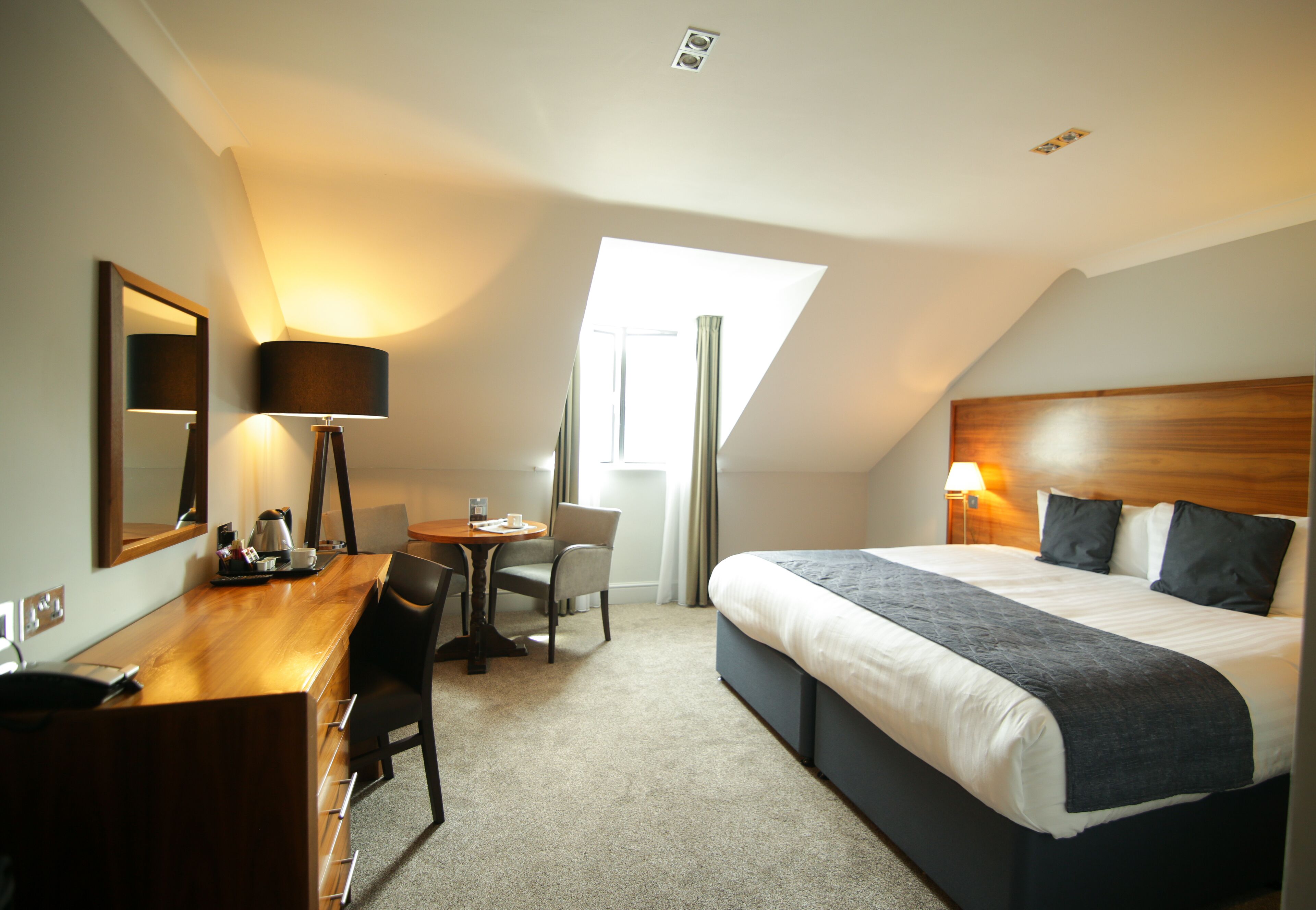 Individuell dekoriert, individuell eingerichtet, Bügeleisen/Bügelbrett