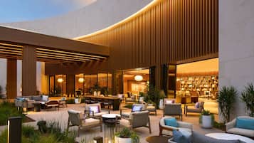 Breakfast, dinner served; American cuisine, ocean views