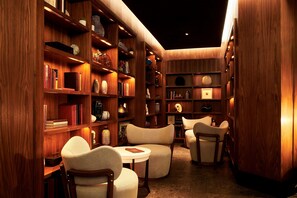 2 bars/lounges, poolside bar - VEA Newport Beach, A Marriott Resort & Spa (Newport Beach)