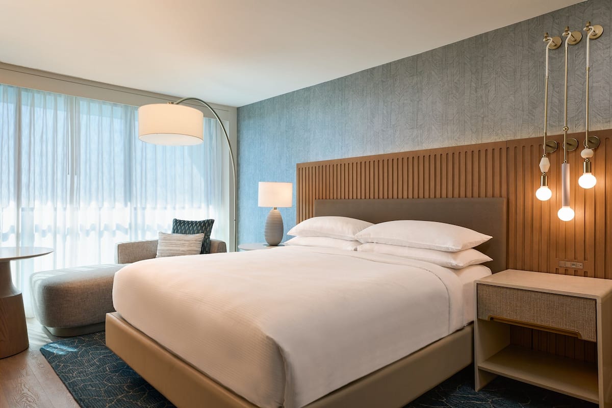 Habitación, 1 cama de matrimonio grande, no fumadores | 1 dormitorio, ropa de cama de alta calidad, edredones de plumas