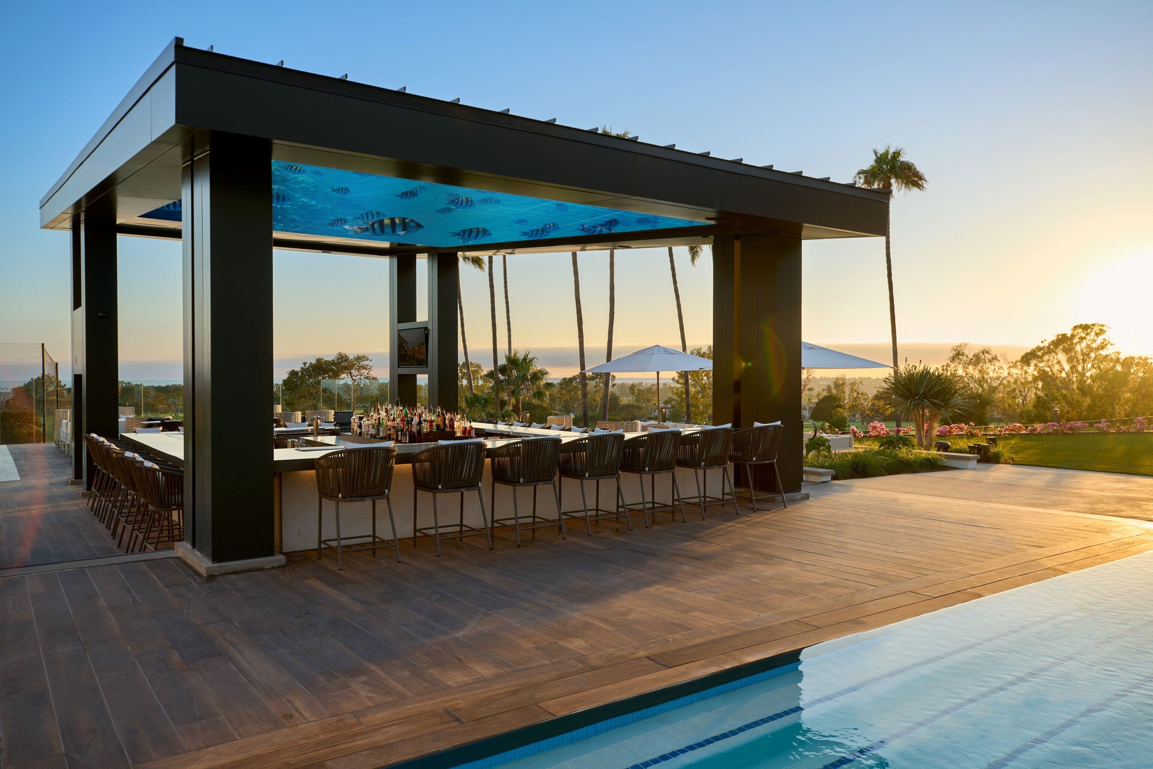 2 bars/lounges, poolside bar