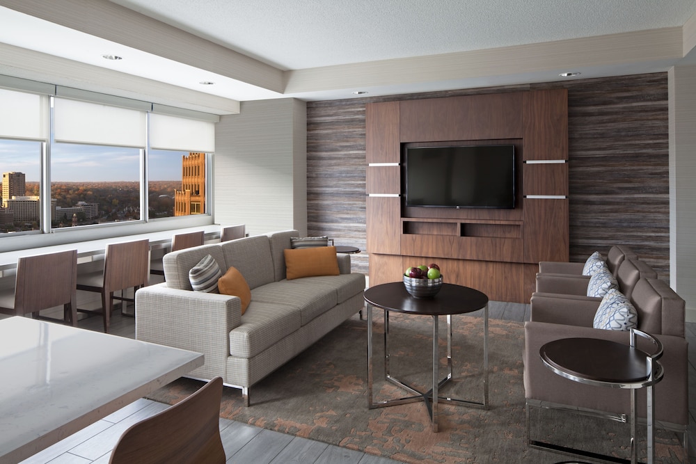 Hotel Westport Kansas City, Tapestry Collection by Hilton