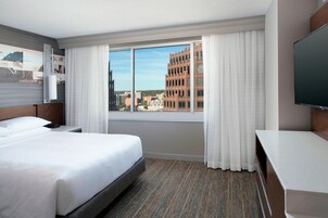 1 habitación, escritorio y espacio para trabajar con laptop 