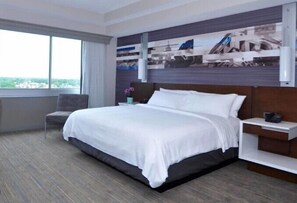 1 bedroom, desk, laptop workspace, blackout curtains - Kansas City Marriott Country Club Plaza (Kansas City)