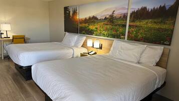 Hochwertige Bettwaren, individuell eingerichtet, Schreibtisch