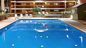 Una piscina cubierta