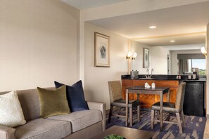 高档床上用品、加厚床垫、办公桌、隔音