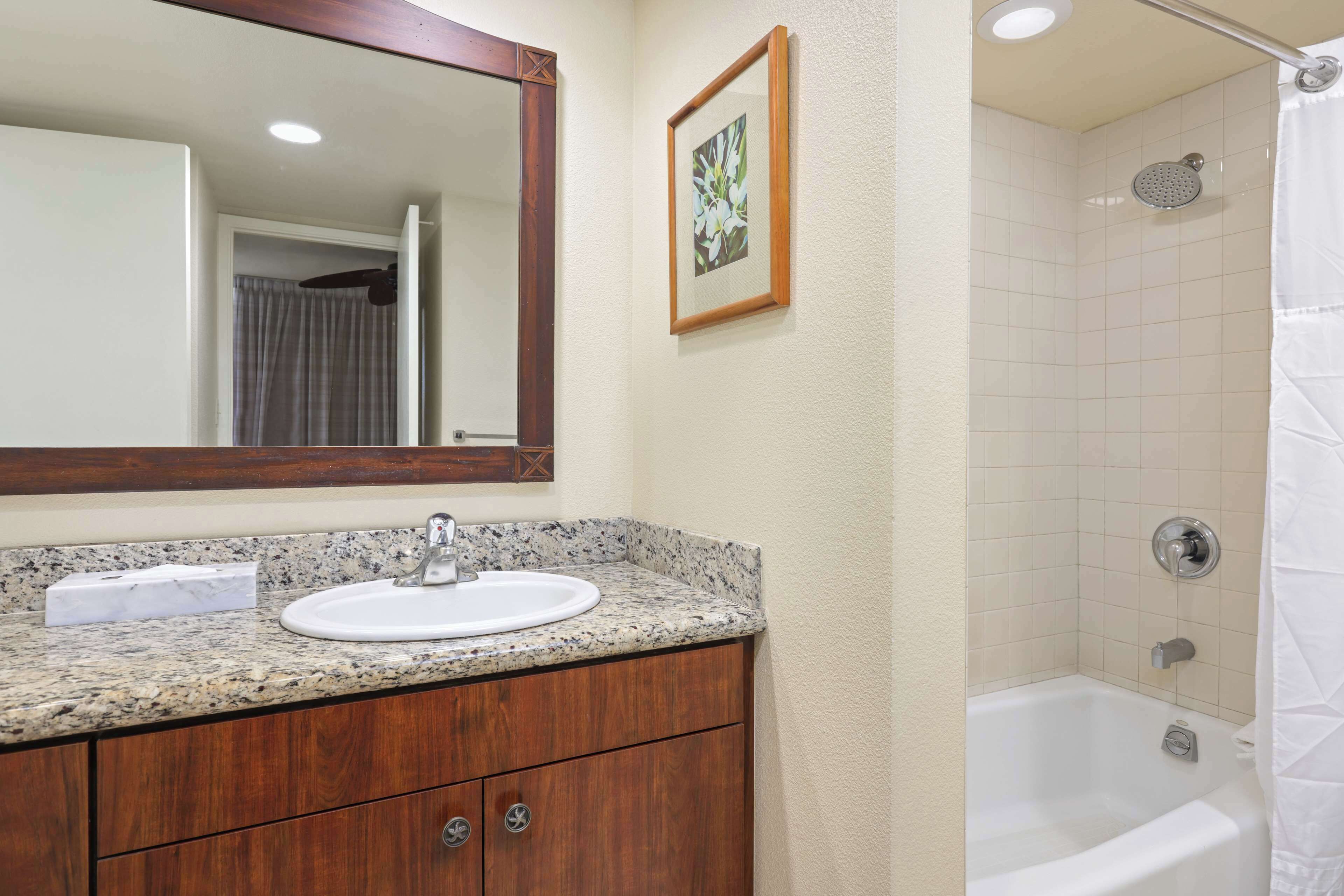 room, garden view | bathroom | combined shower/bathtub, eco-friendly toiletries, hair dryer, towels