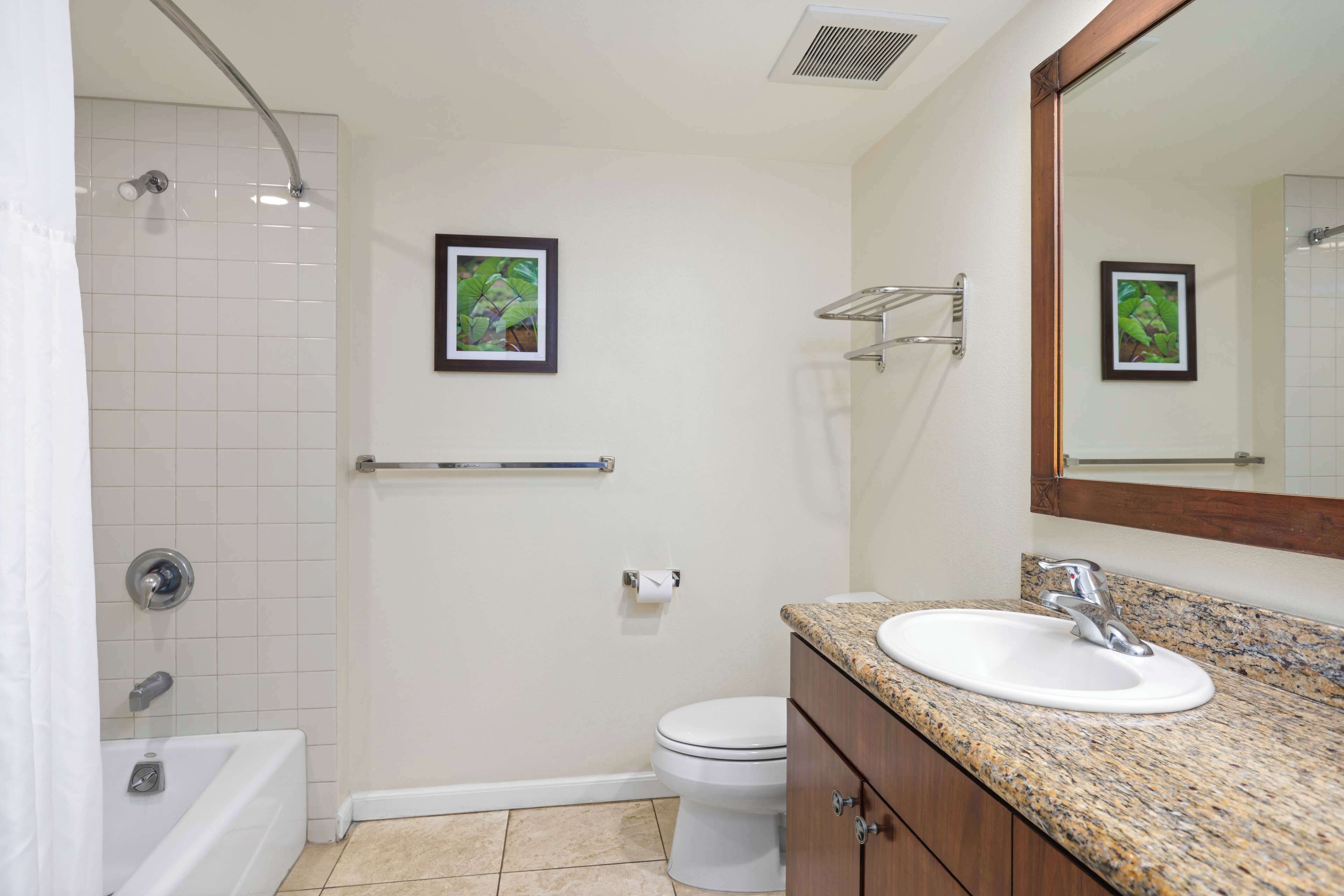 combined shower/bathtub, eco-friendly toiletries, hair dryer, towels
