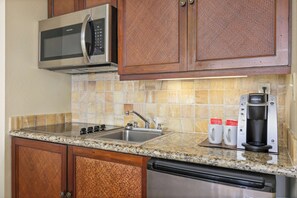Refrigerador, microondas y cafetera y tetera