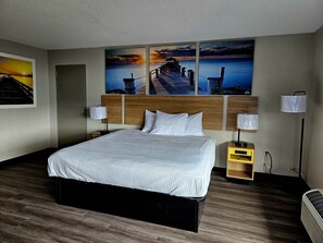 Desk, iron/ironing board, free cribs/infant beds, free WiFi - Days Inn by Wyndham Washington (Washington)