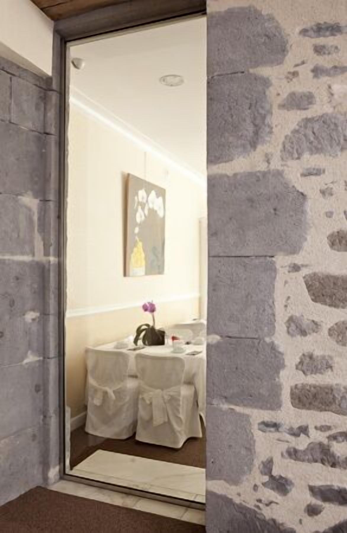 Petit déjeuner buffet (14 EUR par personne)